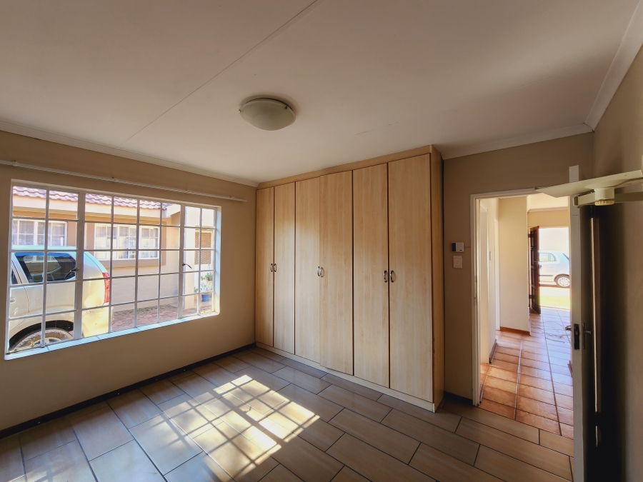 2 Bedroom Property for Sale in Potchefstroom North West